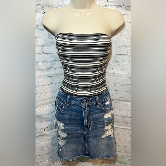 American Eagle Next Level Stretch Distressed Denim Mini Skirt Size 8 - Picture 1 of 6